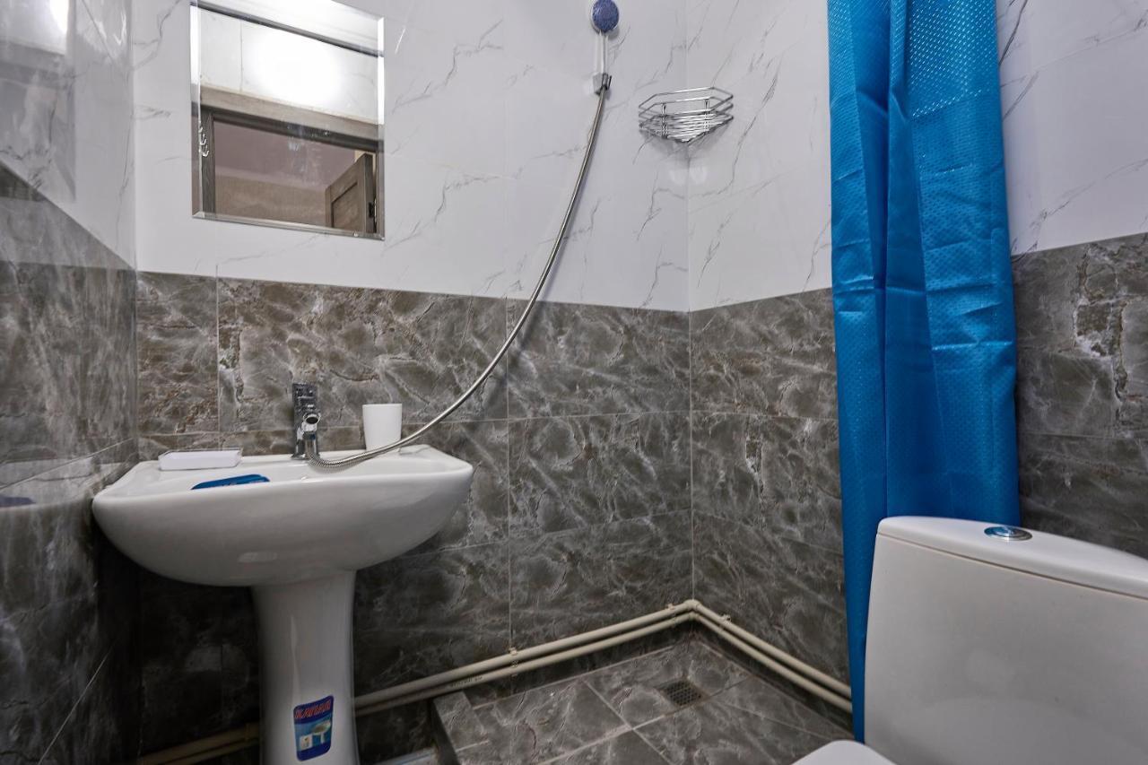 Aparthotel Апарт 33 Almaty Esterno foto