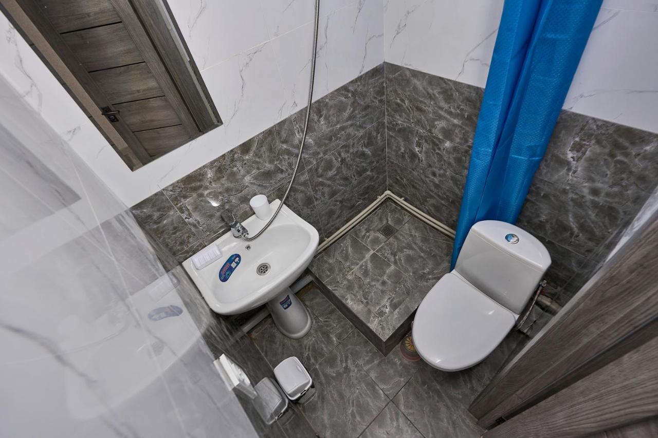 Aparthotel Апарт 33 Almaty Esterno foto